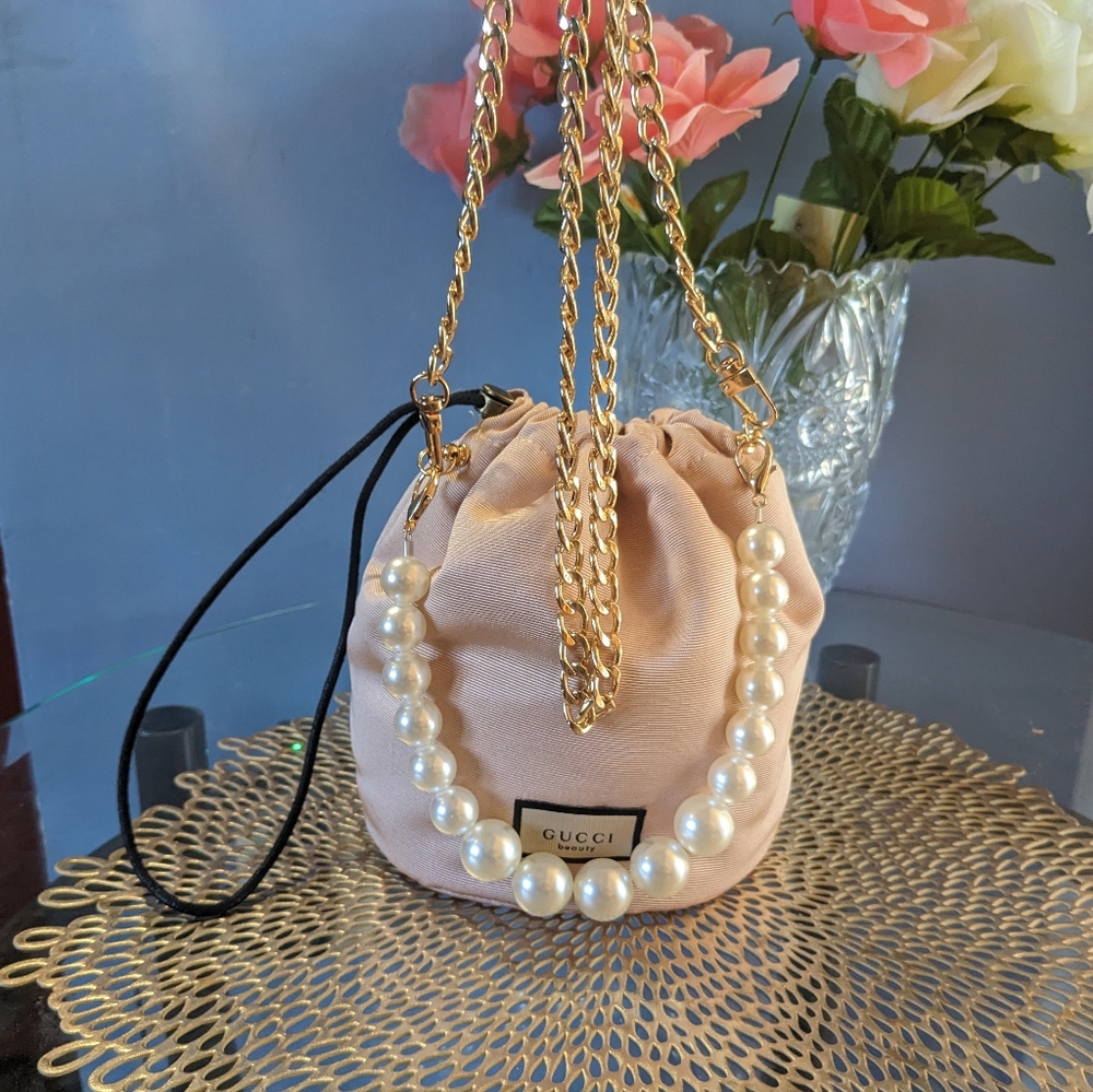 Gucci - Picture 1 of 8